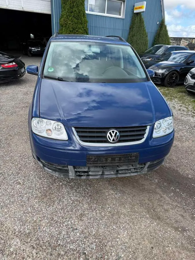 Volkswagen Touran - 1