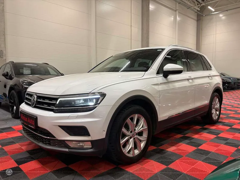 Volkswagen Tiguan - 1