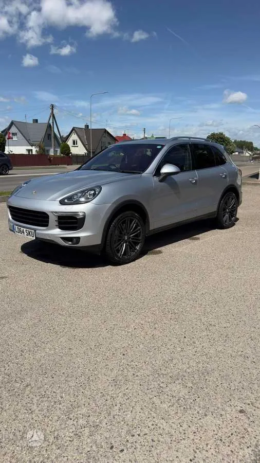 Porsche Cayenne - 1