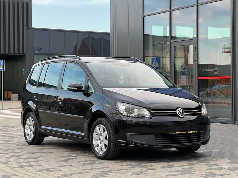 Volkswagen Touran - 1