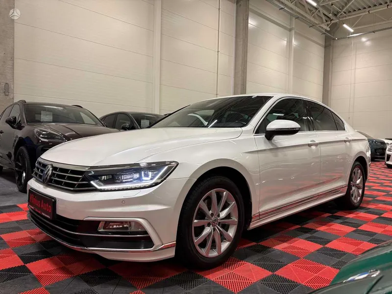 Volkswagen Passat - 1