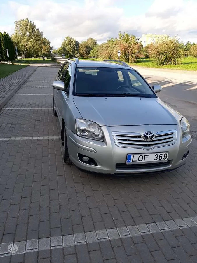 Toyota Avensis - 1