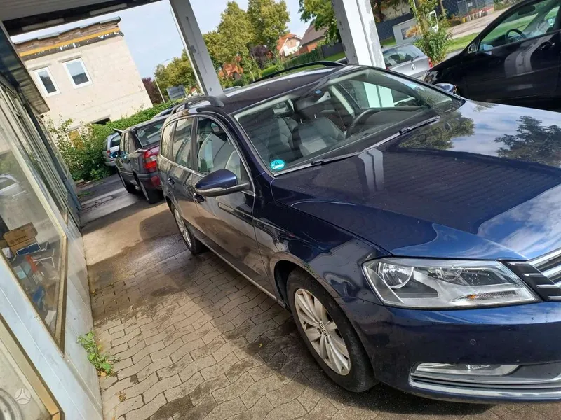 Volkswagen Passat - 1