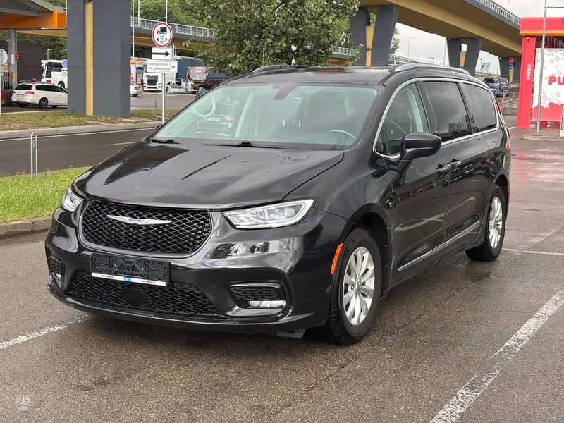 Chrysler Pacifica - 1