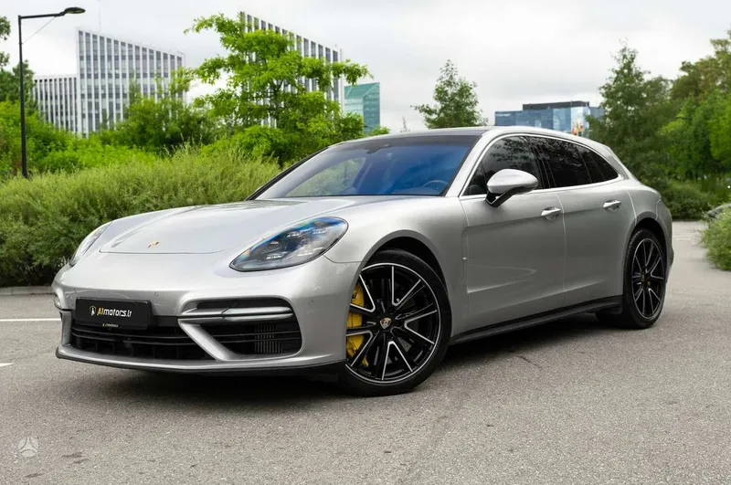 Porsche Panamera - 1
