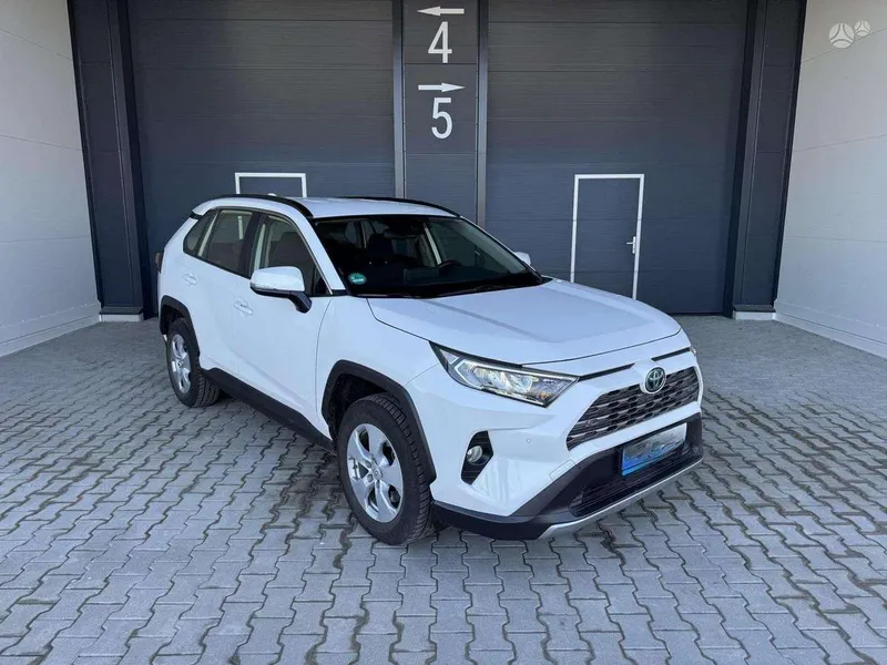 Toyota RAV4 - 1