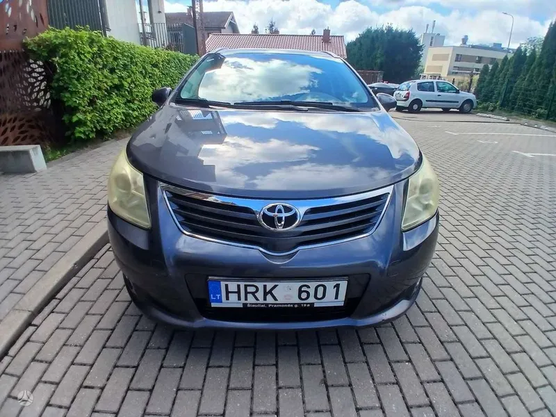 Toyota Avensis - 1