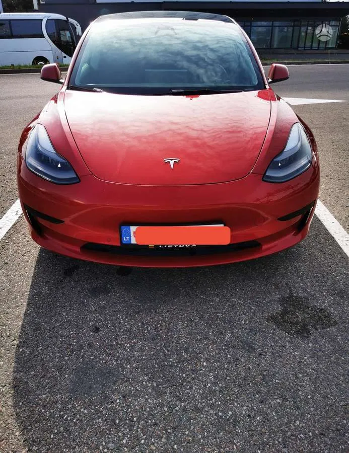 Tesla Model 3 - 1