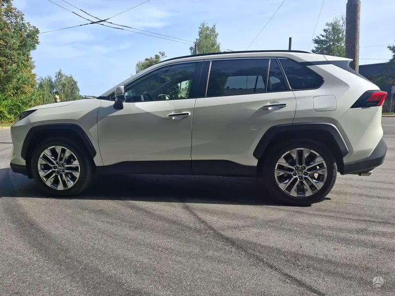 Toyota RAV4 - 1