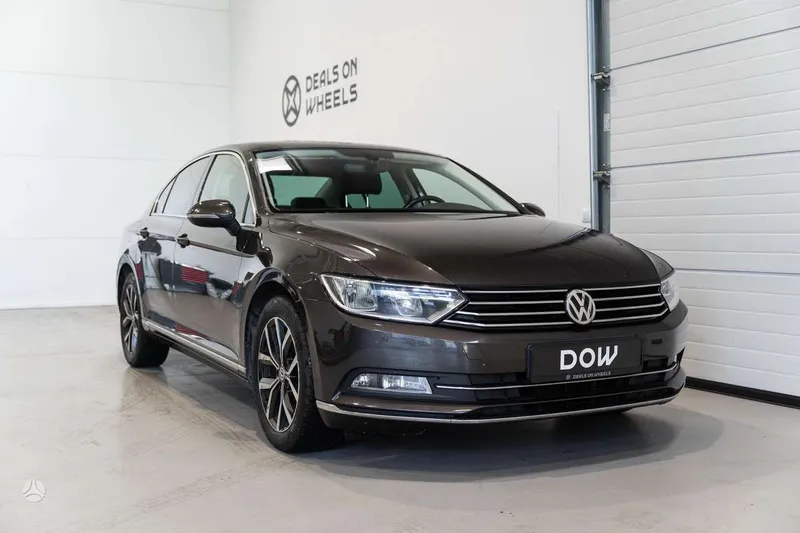 Volkswagen Passat - 1