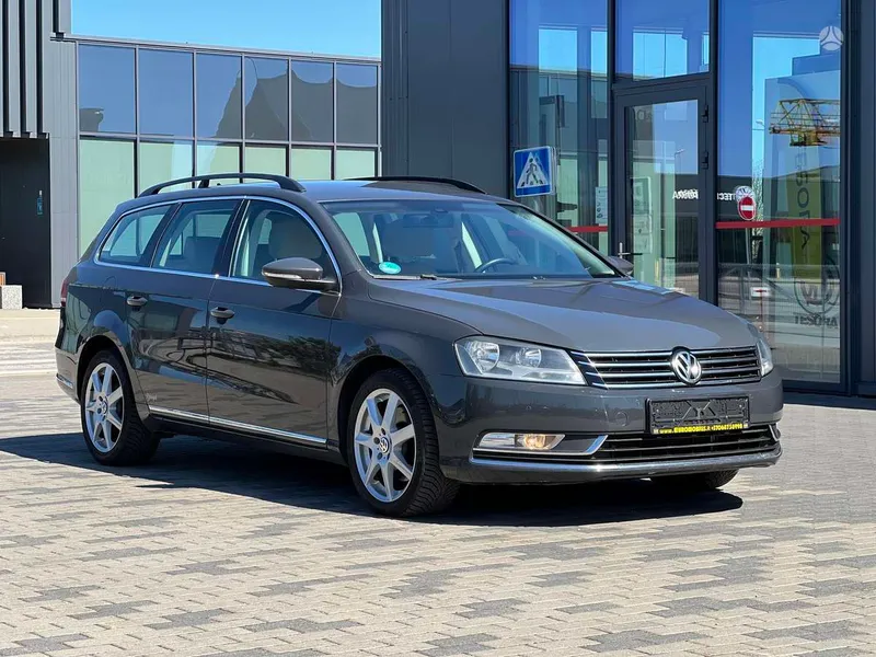 Volkswagen Passat - 1