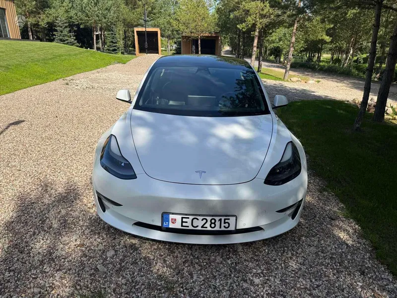 Tesla Model 3 - 1