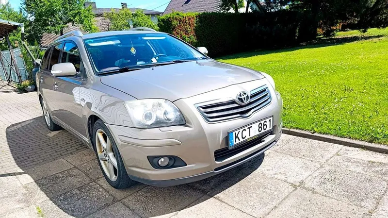 Toyota Avensis - 1