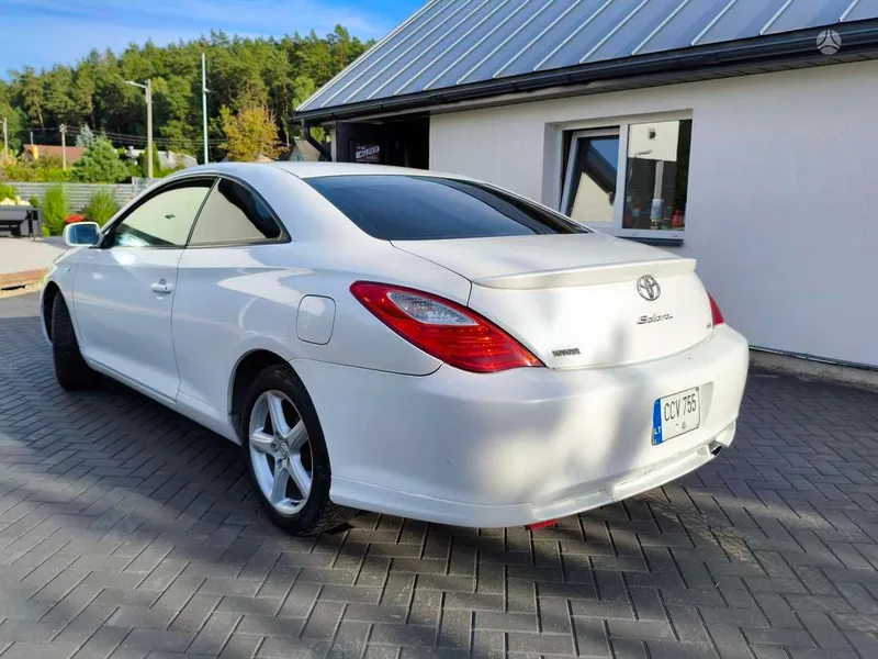 Toyota Camry - 1