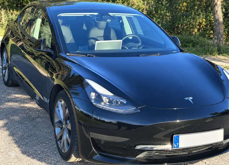 Tesla Model 3 - 1