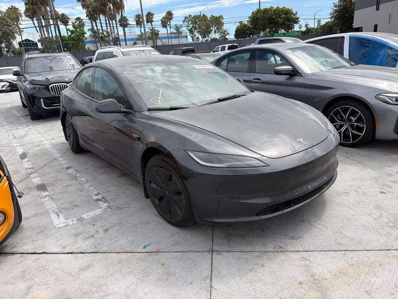 Tesla Model 3 - 1