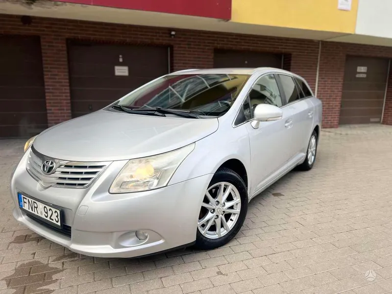 Toyota Avensis - 1