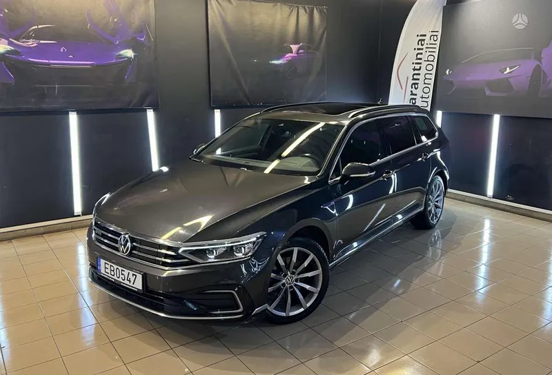 Volkswagen Passat - 1