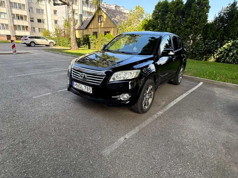 Toyota RAV4 - 1