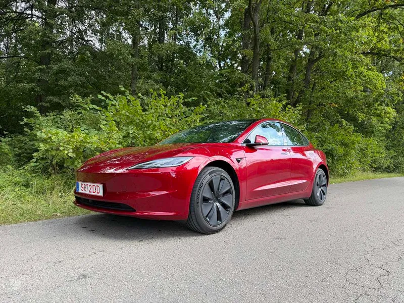 Tesla Model 3 - 1