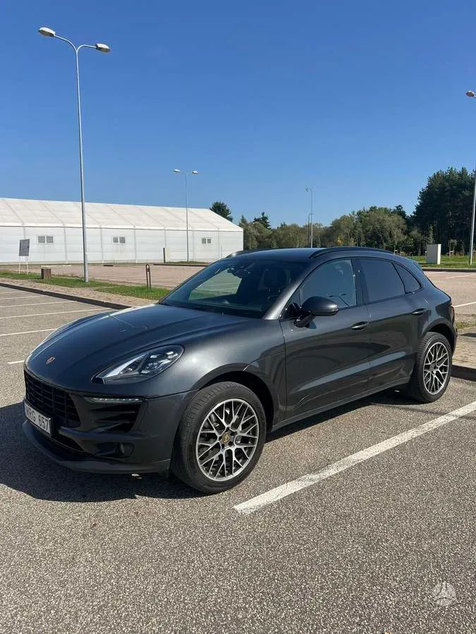Porsche Macan - 1