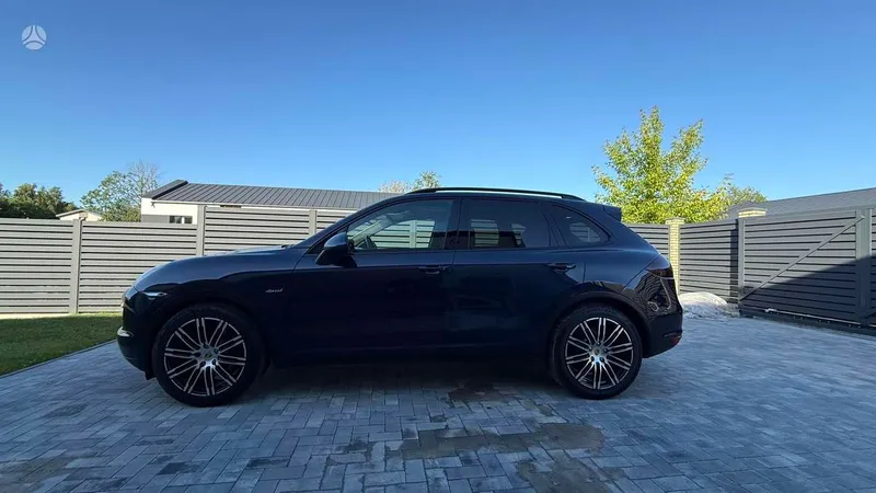 Porsche Cayenne - 1