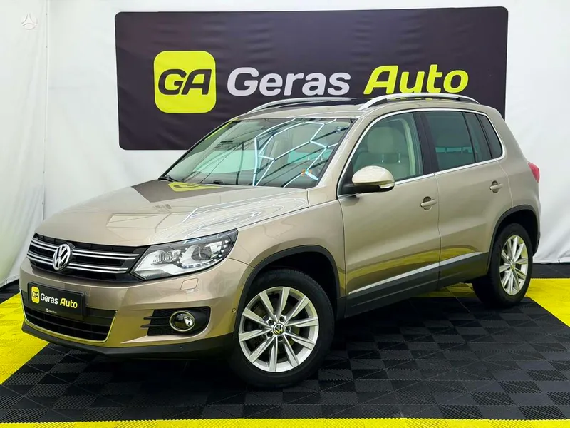 Volkswagen Tiguan - 1