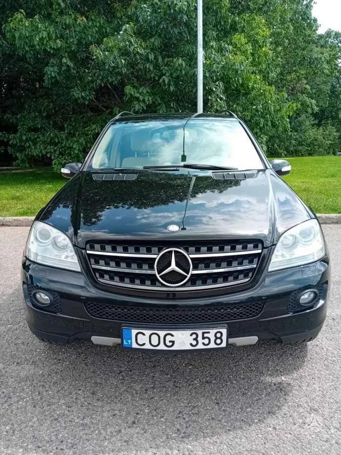 Mercedes-Benz 320 - 1