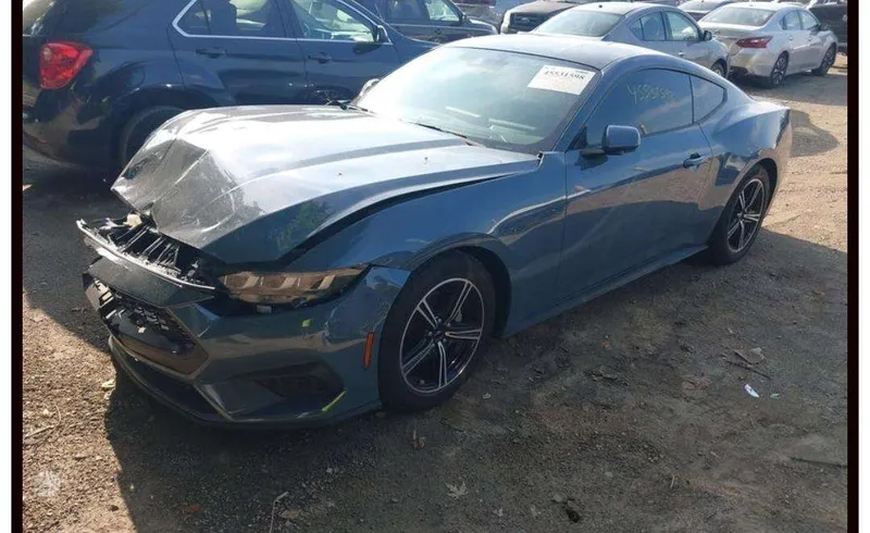 Ford Mustang - 1