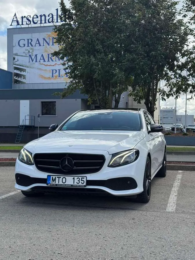 Mercedes-Benz E220 - 1