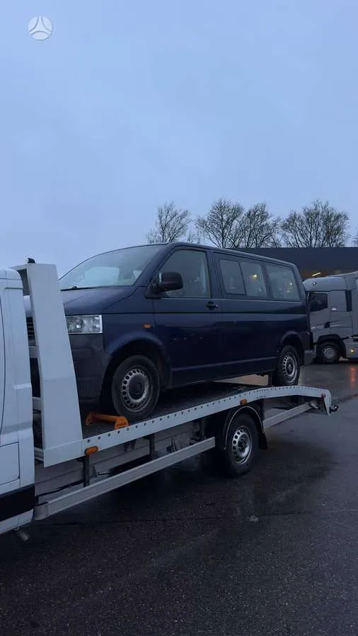 Volkswagen Caravelle - 1
