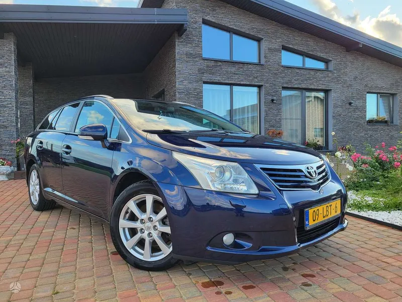 Toyota Avensis - 1