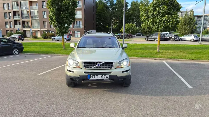 Volvo XC90 - 1