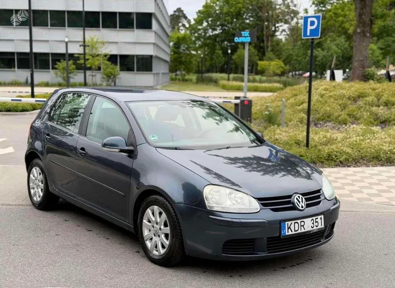 Volkswagen Golf - 1