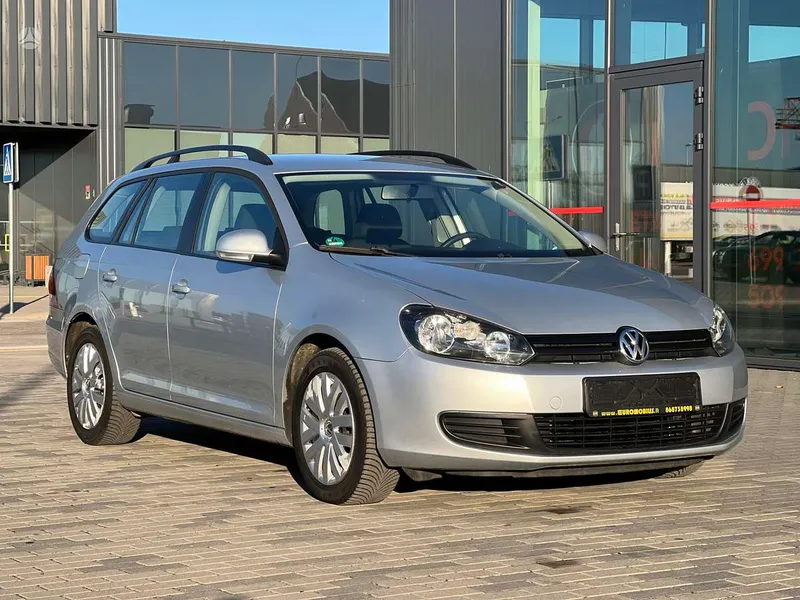 Volkswagen Golf - 1