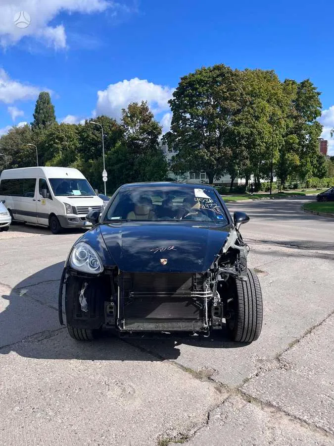Porsche Cayenne - 1