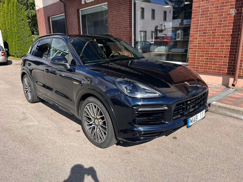 Porsche Cayenne - 1