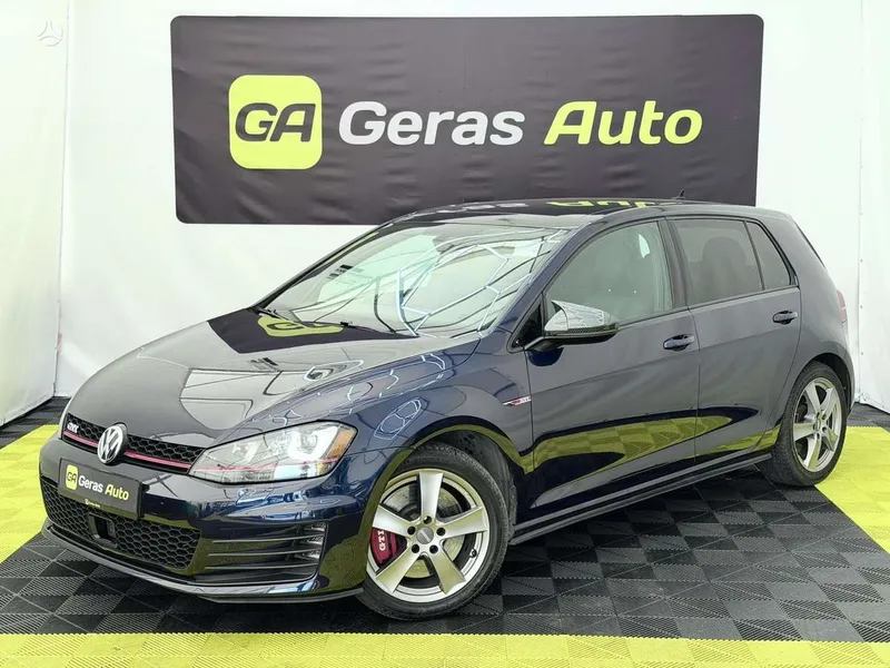 Volkswagen Golf - 1