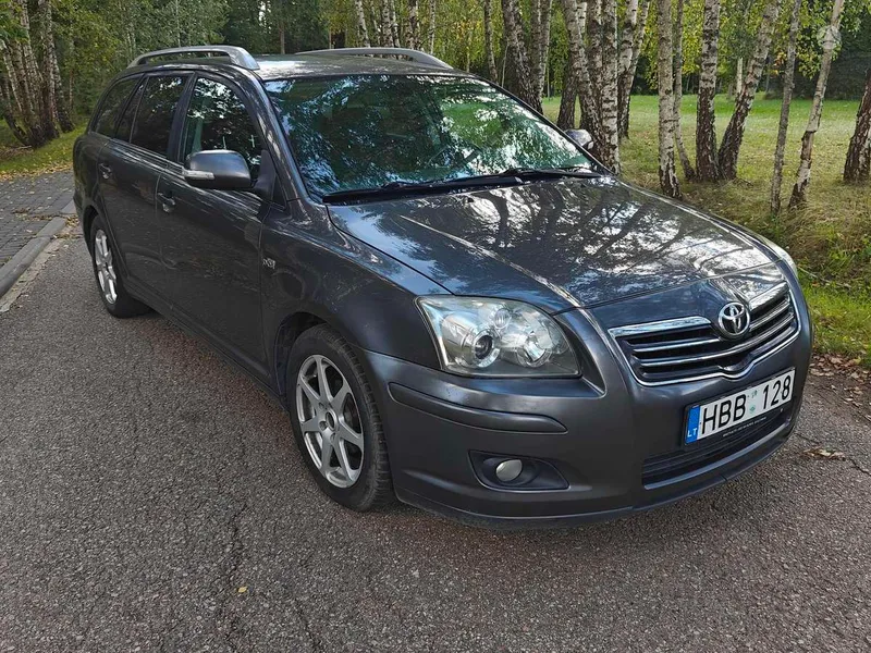 Toyota Avensis - 1