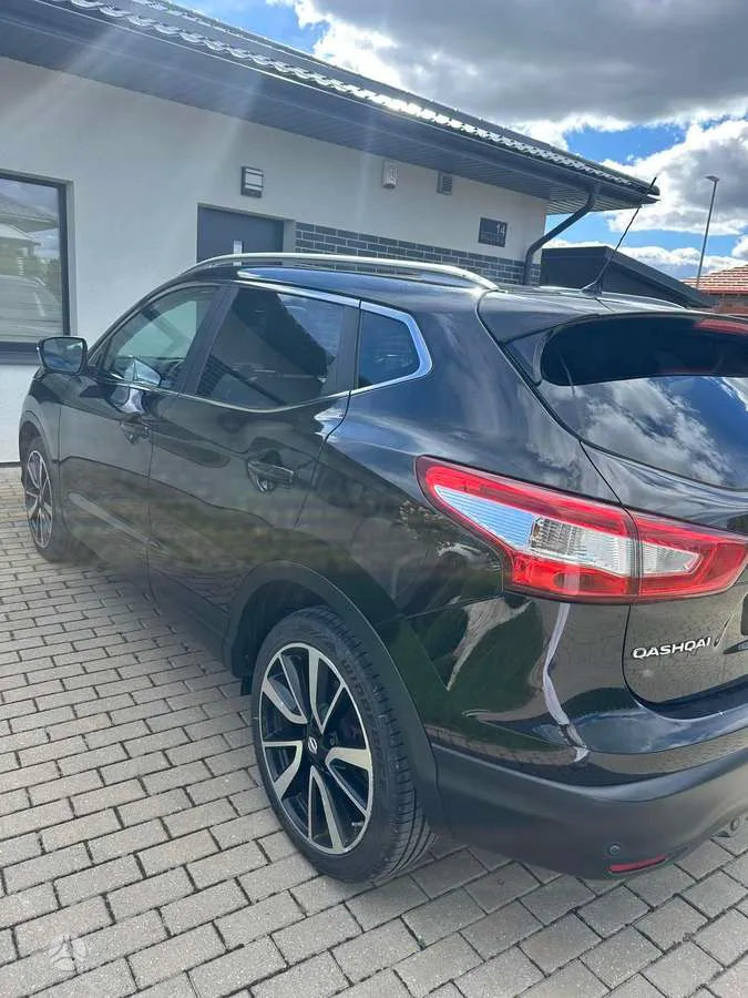Nissan Qashqai - 1
