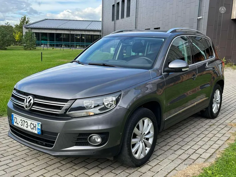 Volkswagen Tiguan - 1