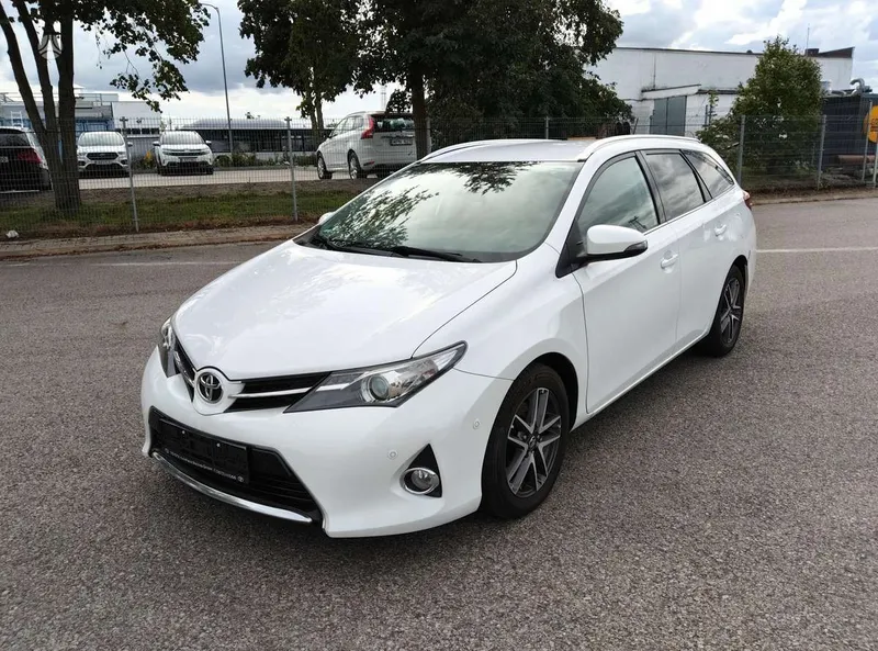 Toyota Auris - 1