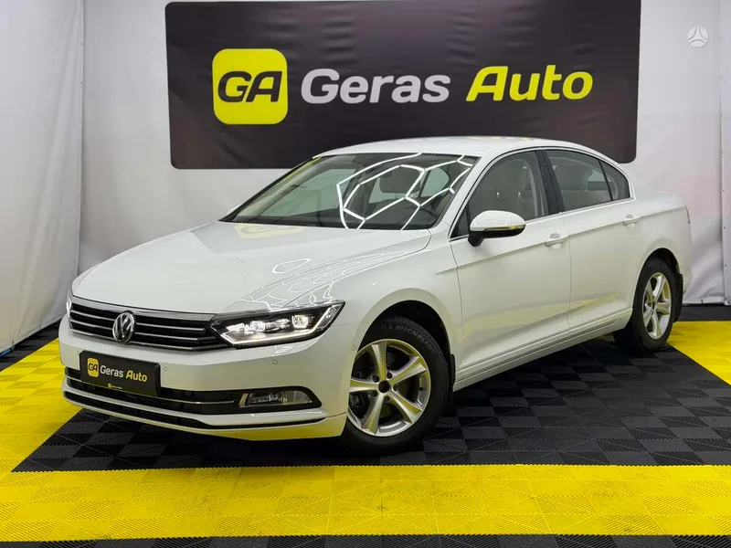 Volkswagen Passat - 1