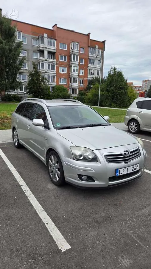 Toyota Avensis - 1