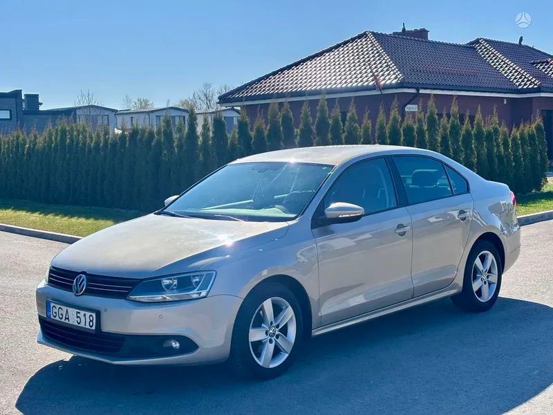 Volkswagen Jetta - 1