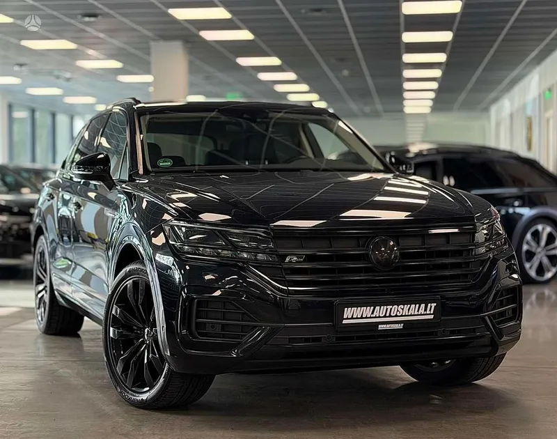 Volkswagen Touareg - 1