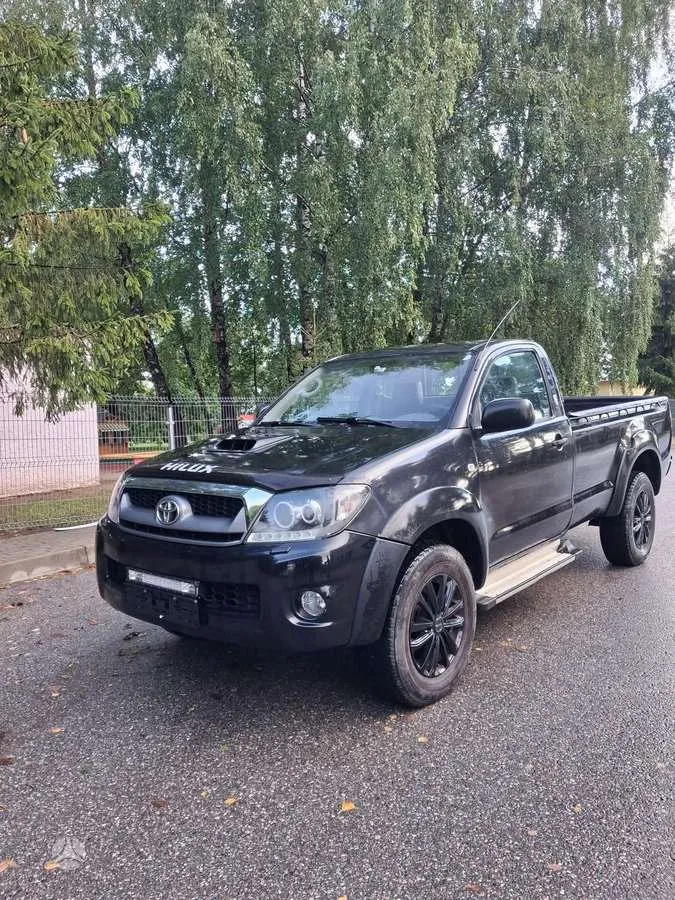 Toyota Hilux - 1