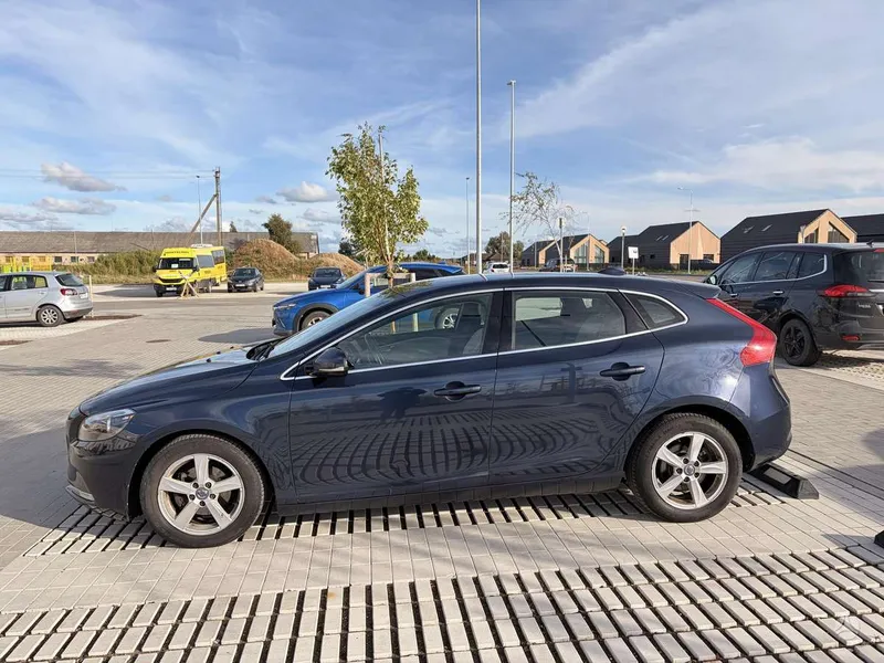 Volvo Volvo V40