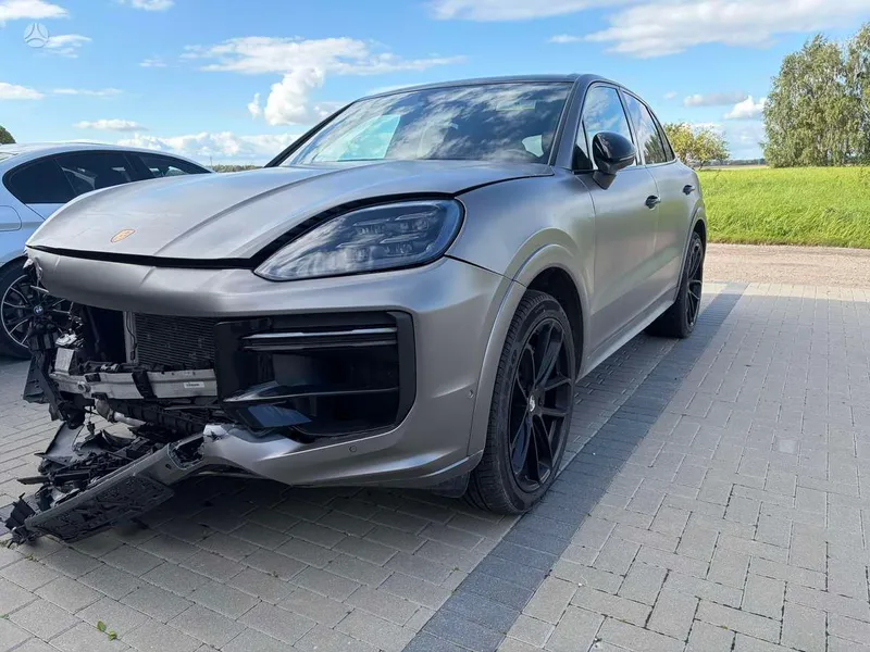 Porsche Cayenne - 1