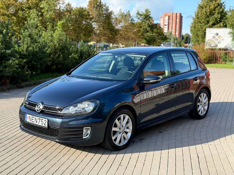 Volkswagen Golf - 1